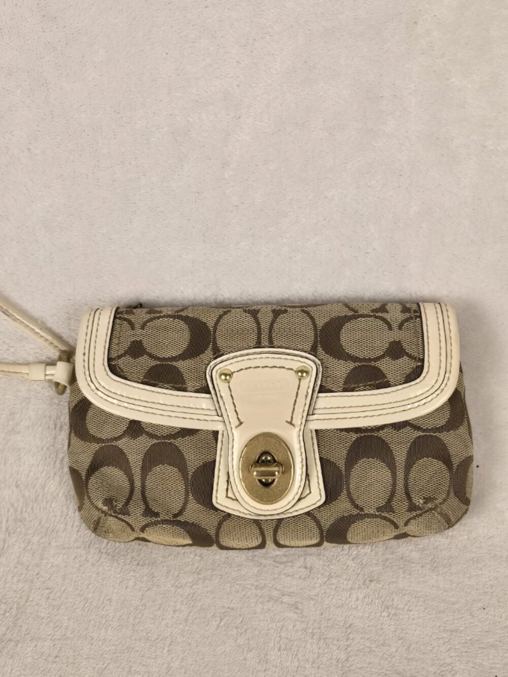 Vintage Coach Signature Legacy Turnlock Wristlet Flap Pouch Cream Leather...